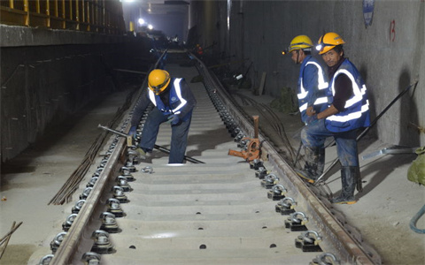 China Manufacturer Type III Tension Clamps for Kunming Metro Line 4 - Anyang Railway Equipment